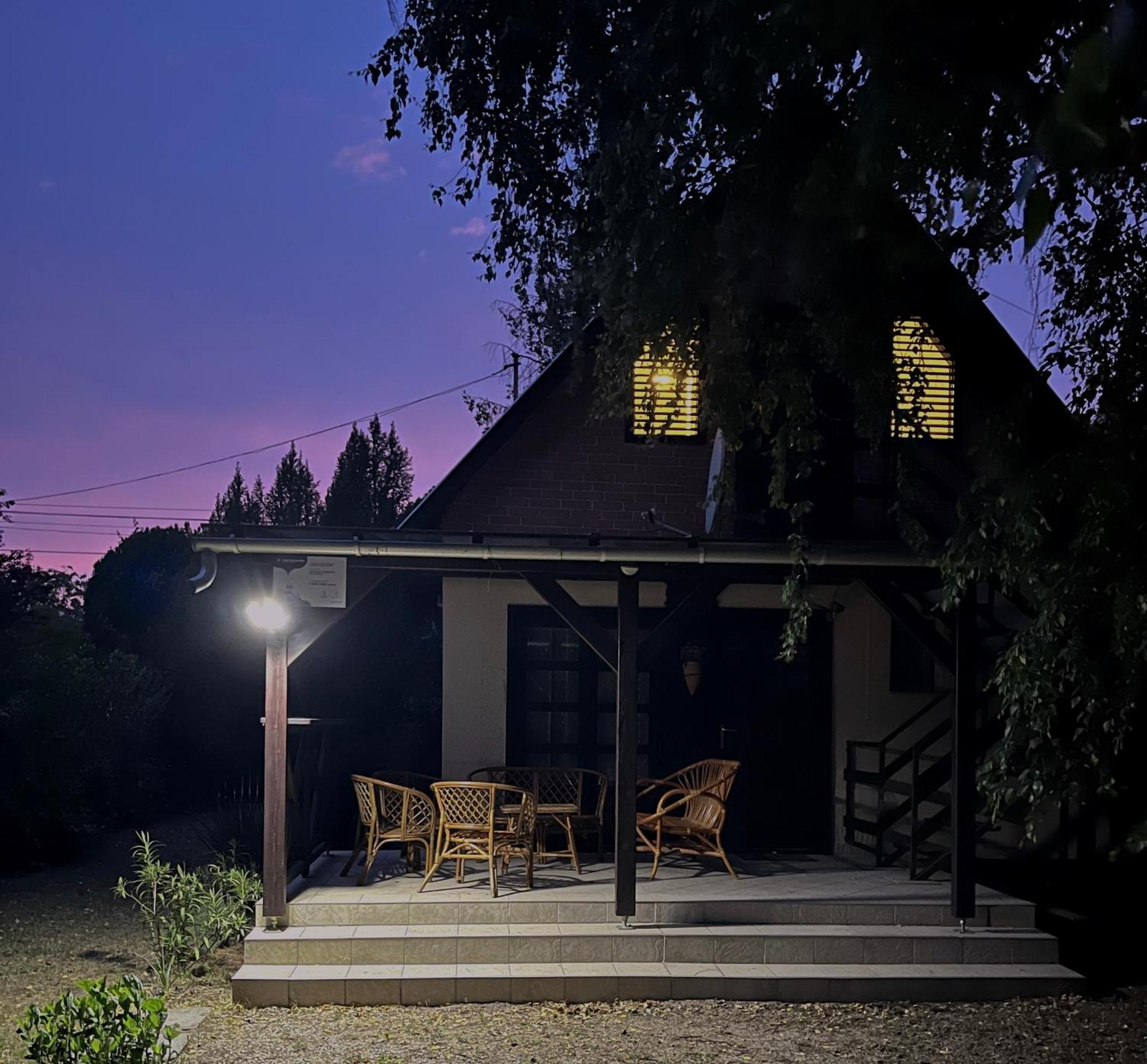 Aranypart Vendeghaz - Tiszakecske Villa Exterior photo