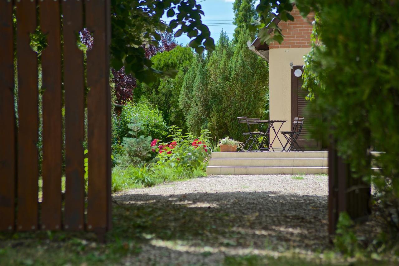 Aranypart Vendeghaz - Tiszakecske Villa Exterior photo